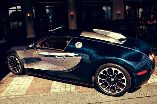 visualcocaine:  Bugatti Veyron.