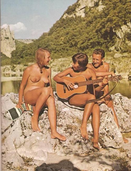 http://nudevintage.tumblr.com/post/20976552014