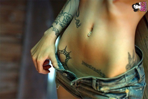 del3ted:  want hipbones like that :( 