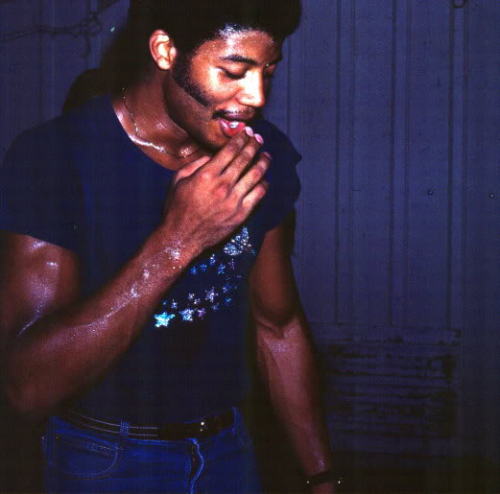 thedeeface:nessfraserloves:ickynicky:amiry:I just stumbled upon this photo of a young Neil deGrasse 