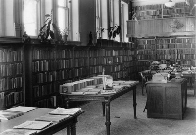 silvert0ne:
“ Interior of Woodstock Public Library - 1935 (by WoodstockPublicLibrary)
”