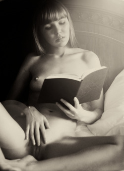 notyouraveragewhore:  I do prefer to read