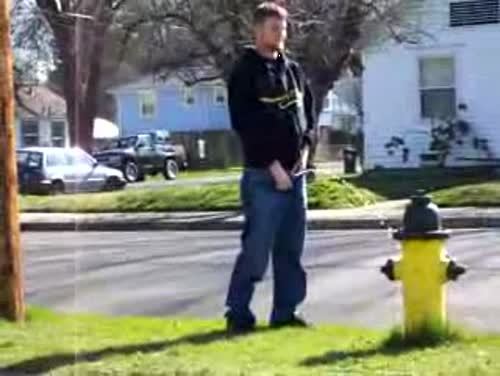 whpitout:  dude pissing on a fire hydrant