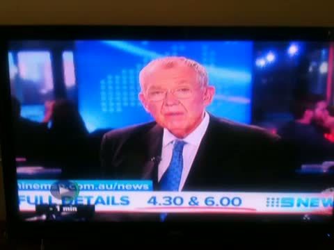 harryhazzastyles:  justsoomerandomthings:  letmeloveyouonedirection:  horny-for-one-direction:  1-dsecrets:   1D surfing- on Australian news  I’m pissing myself.  HAHAHAHHA OMFG  VAT ARE YEWH DOOIN LOOEH?  HAHAHAHAHA TROLL   omg Louis pahahahahahaa
