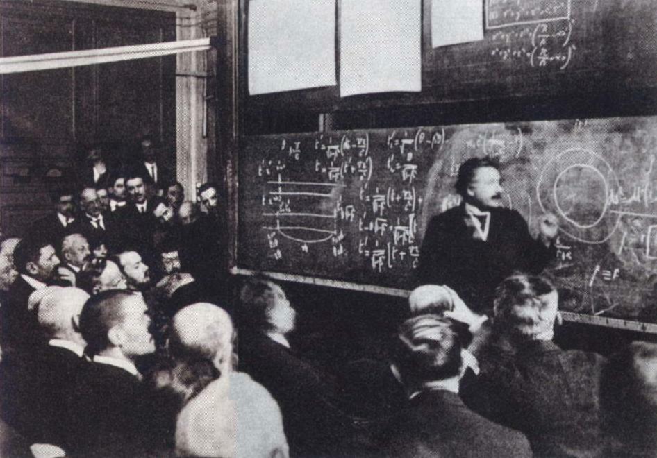 missfolly:  Albert Einstein lecturing on relativity, Paris, 1922 