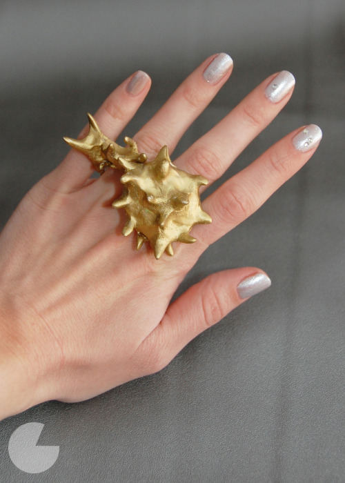 DIY Gold Starburst Rings. Make in all sizes using polymer clay. Tutorial from Runway DIY here.