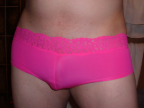 naomi-alopex:  Panty bulge :3  