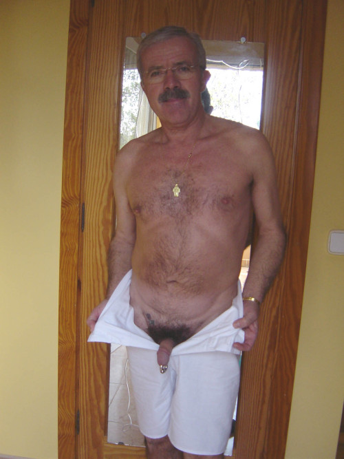 http://senioretgay2.tumblr.com/post/21039943629