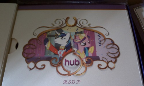 walrusmaster:  Amazing promotional media screener box for Royal Canterlot Wedding. Includes both episodes of the finale and a media kit.   OH WOOOOW