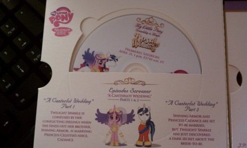 walrusmaster:  Amazing promotional media screener box for Royal Canterlot Wedding. Includes both episodes of the finale and a media kit.   OH WOOOOW