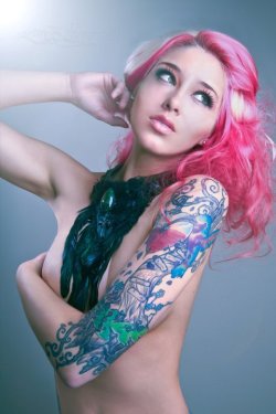 ilovepicsofbeauty:  fuckyeahgirlswithtattoos: