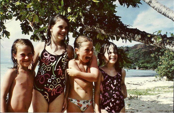 lovelydeschanel:  Emily and Zooey as kids 