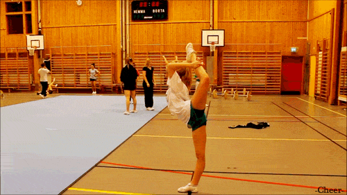 get-motivation:  eatcleanmakechanges:  Yes, I stretch….  DAMN 