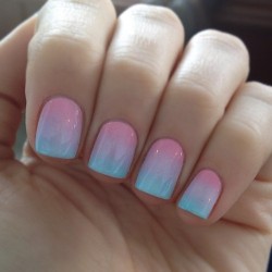 glittered-kiss:  f-oreverr:  amazing  I wanna do thisssss to my nailsssss!