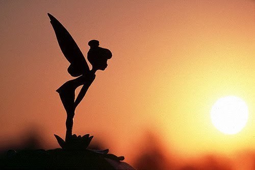 she-dream-the-paradise:  As vezes desejo que minha vida seja igual um conta de fadas.                        -Gossip Girl 