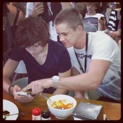 eversyoung:  “Lunch time with @Harry_Styles” - Johnny Ruffo   He better back up my man
