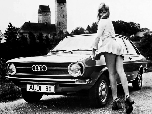 armchair-aviator: 1972 Audi 80 Legs again!