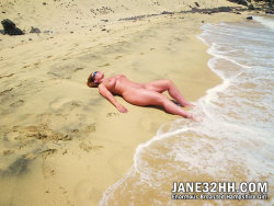 jane32hh:  Lying naked on the shore - lost