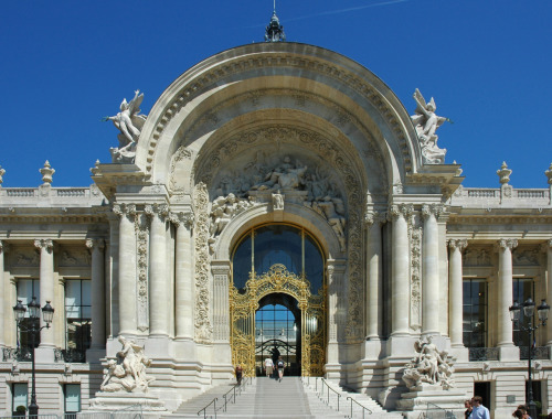 Petit Palais, Paris, view of the main entrance, project by Charles Girault, sculptures by Jean Antoi