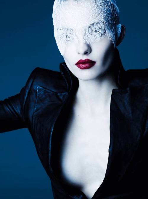 axman:Magazine: Vogue GermanyIssue: December 2011Editorial: Hart & ZartPhotographer: Ben Hassett