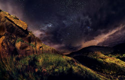 lori-rocks: Drakenberg at night by Frits