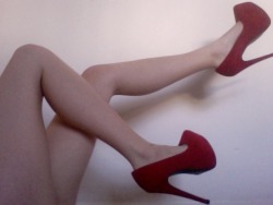 tinribs:  These shoes will be the death of me, but jesus they’re so beaaaautiful!