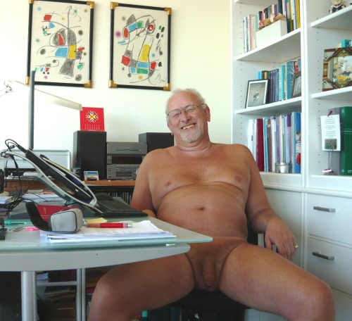 http://senioretgay2.tumblr.com/post/21039848618