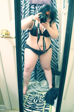 chubby-bunnies:  Representing the pear shaped girls! &lt;3US 20 Submitted by: bitchbucket 