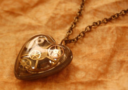 therantofzets:  ocularfracture:  I’m feeling generous today, so I’ll be glad to give away one of my steampunk super heart necklaces free to one person who reblogs this! The rules are the usual: You can only reblog once, no creating fake accounts.