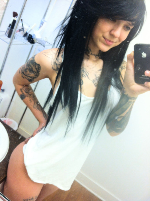 gh0sstt:  Love me.