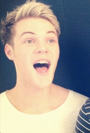 planetjedward-time:  hot cutie ♥ 