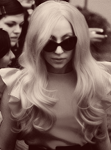 hyelim:  Top 9 photos of Lady Gaga with glasses | asked by marcomonster. 