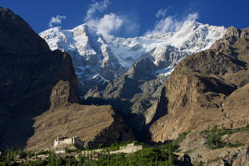 Baltit Fort guards the entrance to the glacier, Hunza Valley, Pakistan (by skynet).