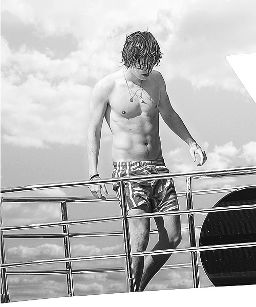 breaking-tables-without-zayn:  Amazing!♥ 