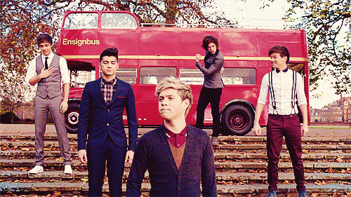 smileforniall-x:  look at Harry :’) 