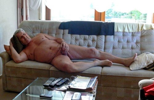 http://senioretgay2.tumblr.com/post/21083899823
