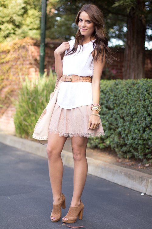 teenvogue:  Fashion Click blogger Julia Engel of Gal Meets Glam looks lovely in lace
