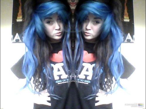 naturalbeauti3s:  trianglejelly:  reblogging for face page    her hair  