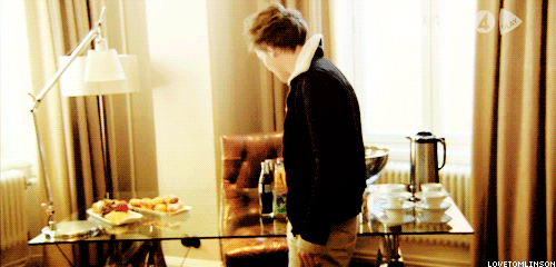 mac-daddy-mullingarr:   Louis trying to open a bottle of coke with his phone.  biggest