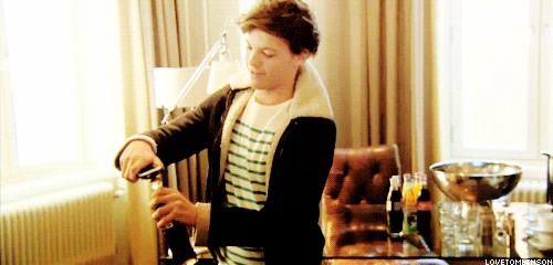 mac-daddy-mullingarr:   Louis trying to open a bottle of coke with his phone.  biggest