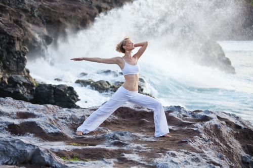 zengirlinthecity: ~*~ Embrace the Waves ~*~ Photo of Natasha Sklar in Paia, Maui By Lauren Garceau w