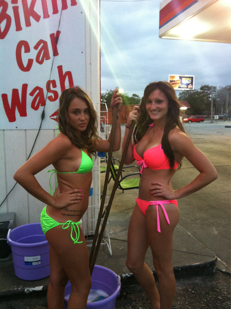 Bikini car wash refuses to hibernate as winter encroaches, Orlando