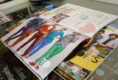 wearethedirectioners:  ONE DIRECTION TUMBLR GIVEAWAY So we just to the shops and bought four of these Girlfriend ‘Collectors Edition’ One Direction magazines. They are absolutely gorgeous and they have 22 glorious posters that vary in size (massive,