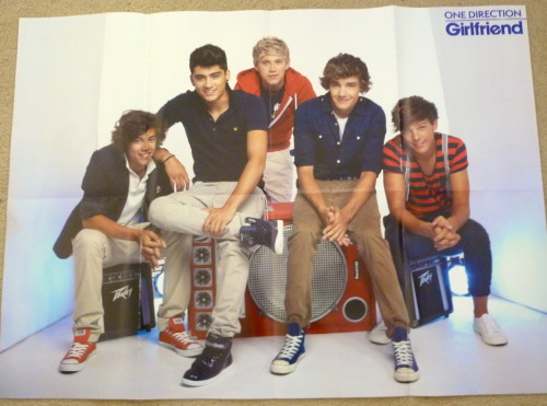 wearethedirectioners:  ONE DIRECTION TUMBLR GIVEAWAY So we just to the shops and bought four of these Girlfriend ‘Collectors Edition’ One Direction magazines. They are absolutely gorgeous and they have 22 glorious posters that vary in size (massive,