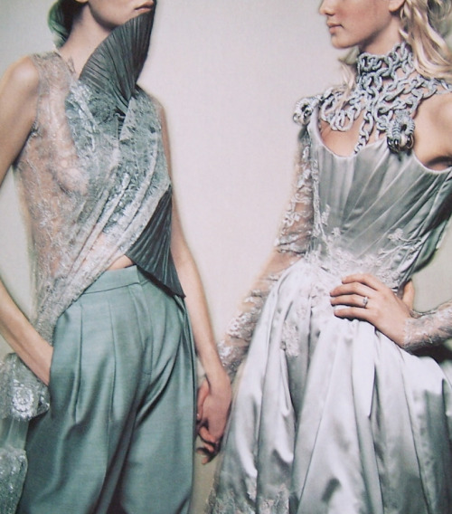 bienenkiste:  Elle Russia August 2001 | Givenchy by Alexander McQueen