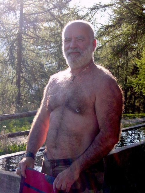 silverbadbear: Gorgeous daddy