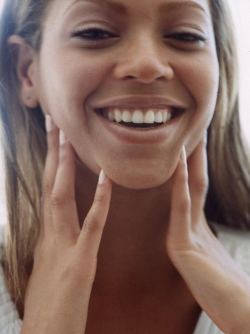 itschelsay:  Beyoncé, you’re beatiful without make-up 