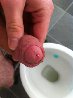 artyfartymasculine:  Dribble   i wouldn&rsquo;t mind cleaning that off for you&hellip;.