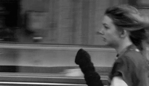 aworldwithhoodies:  Quiero escapar, quiero correr lo más lejos que pueda. 