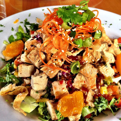 veganfood:  Thai Chickin’ Salad @ The Veggie Grill (by latca) 